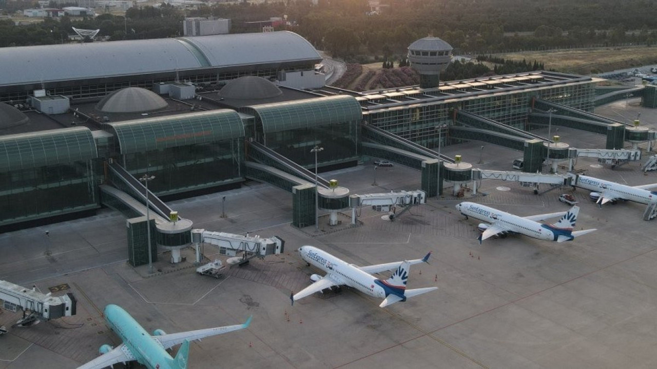 İzmir’de, Kasım ayında 800 binden fazla yolcu havayolunu kullandı