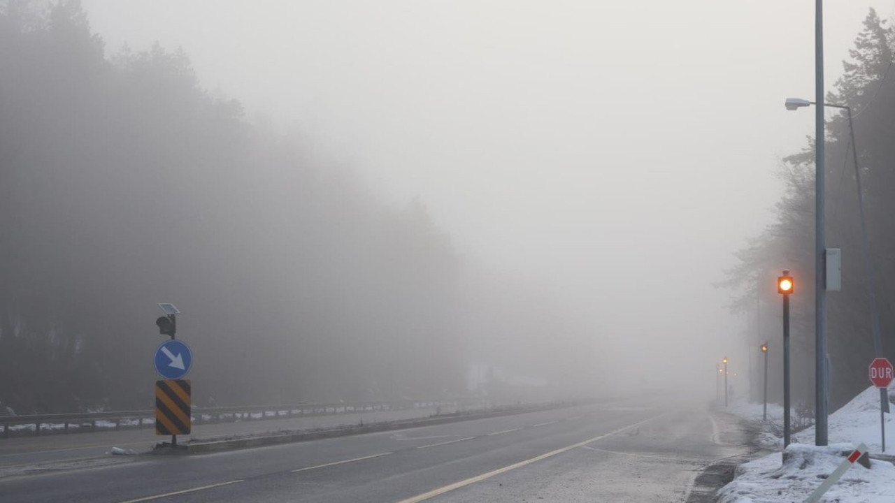 Bolu Dağı'nda sis görüş mesafesini düşürdü