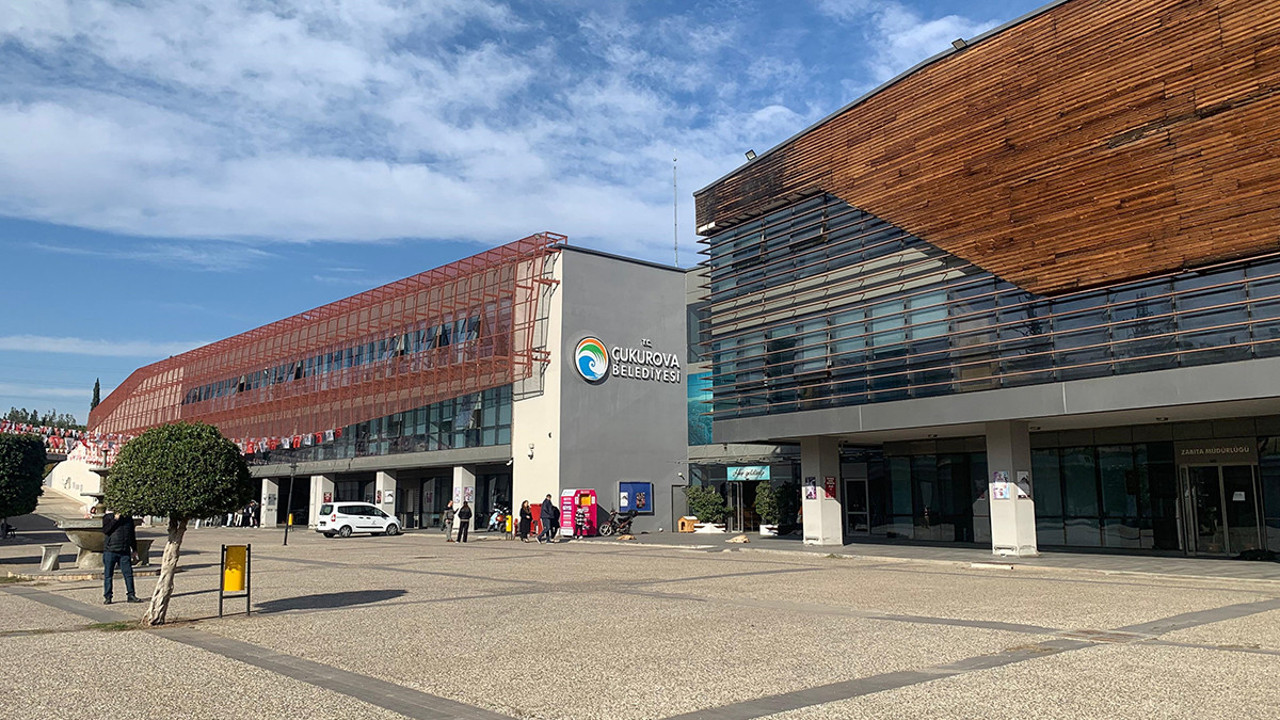 Adana’da görev yerini değiştiren şefini tabanca ile vurdu