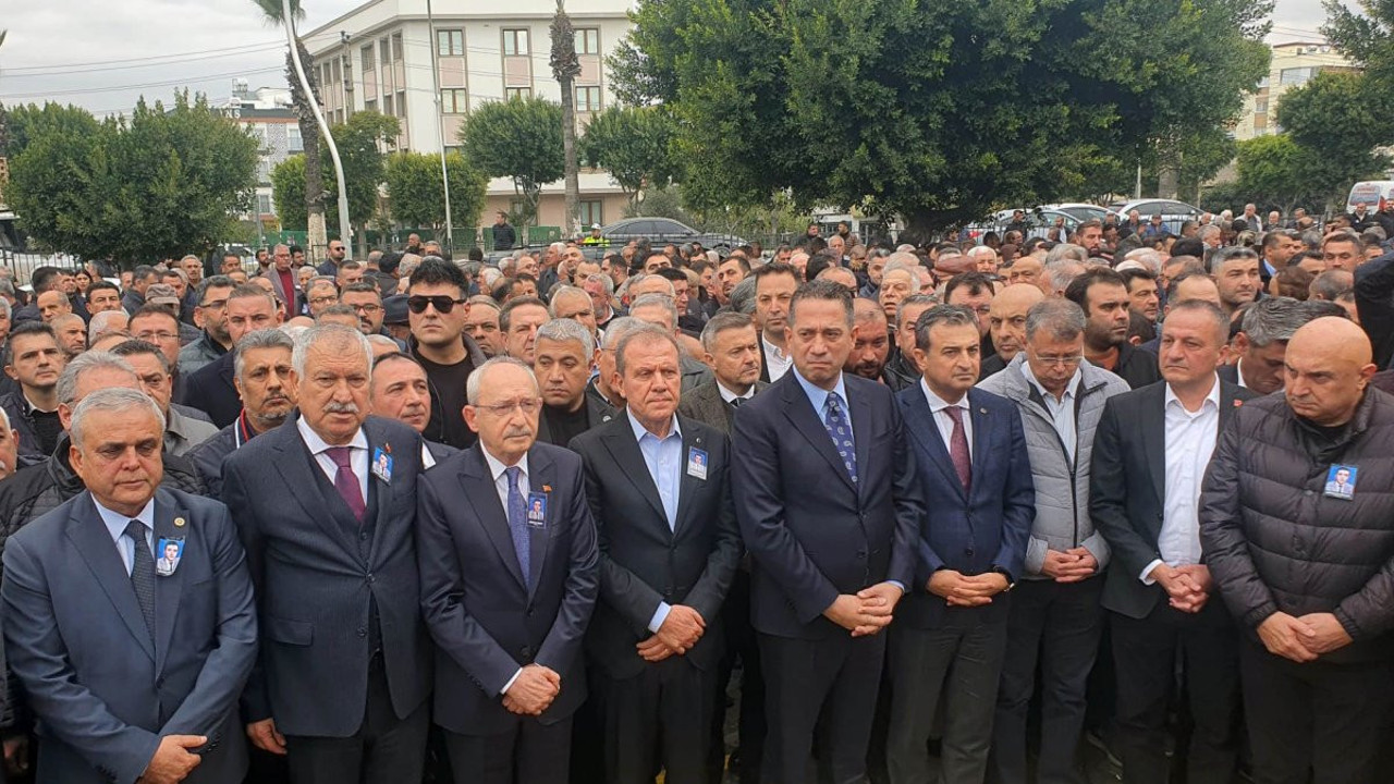 Kılıçdaroğlu, Başkan Vahap Seçer’in kardeşinin cenazesine katıldı