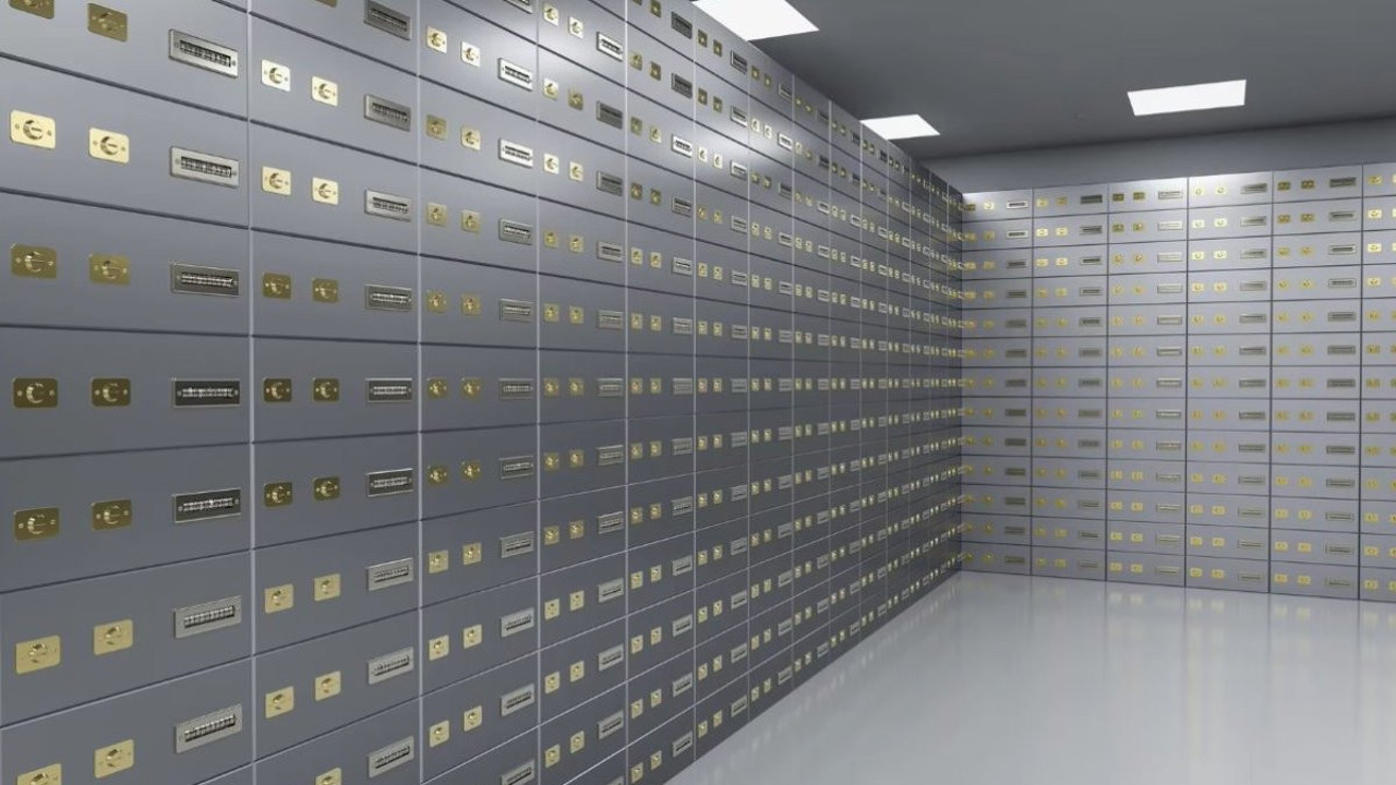 Dev banka şubesi yılbaşı öncesi soyuldu. 200 kasayı patlattılar. Paraları ve mücevherleri çuvala koyup kaçtılar