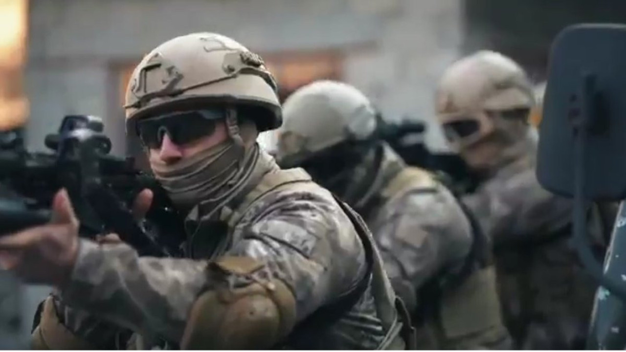 Hakkari özel harekat polislerinden nefes kesen tatbikat