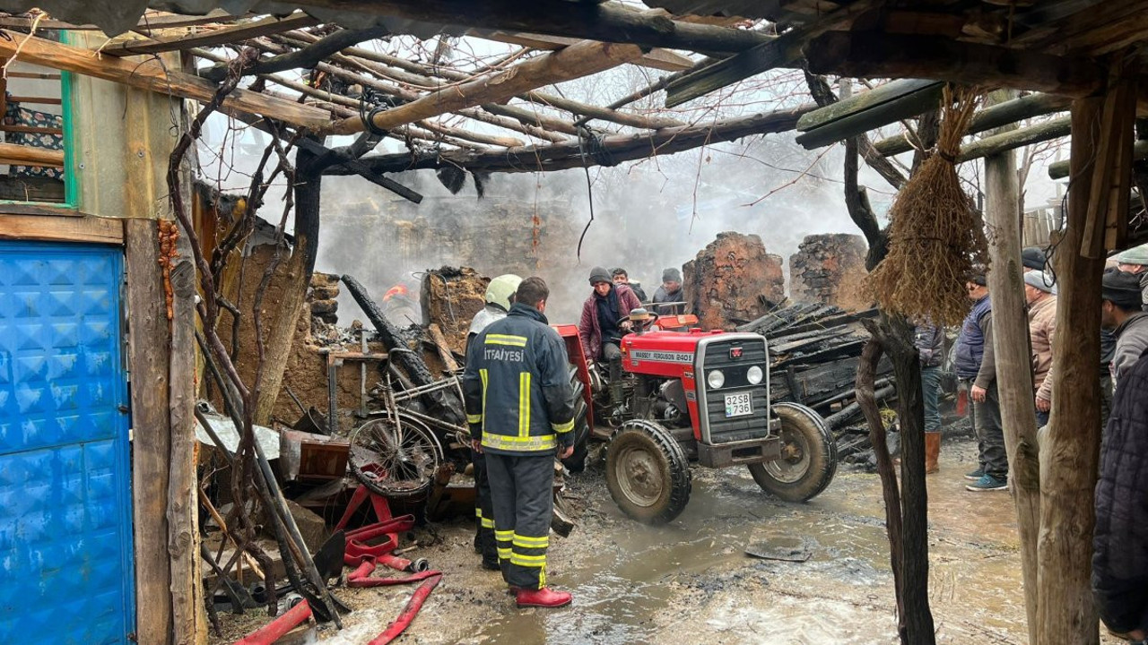 Isparta'da çıkan yangında tarım aletleri ve ev kullanılamaz hale geldi