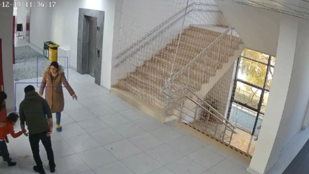 Okul müdürünün Heimlich manevrası öğrenciyi kurtardı