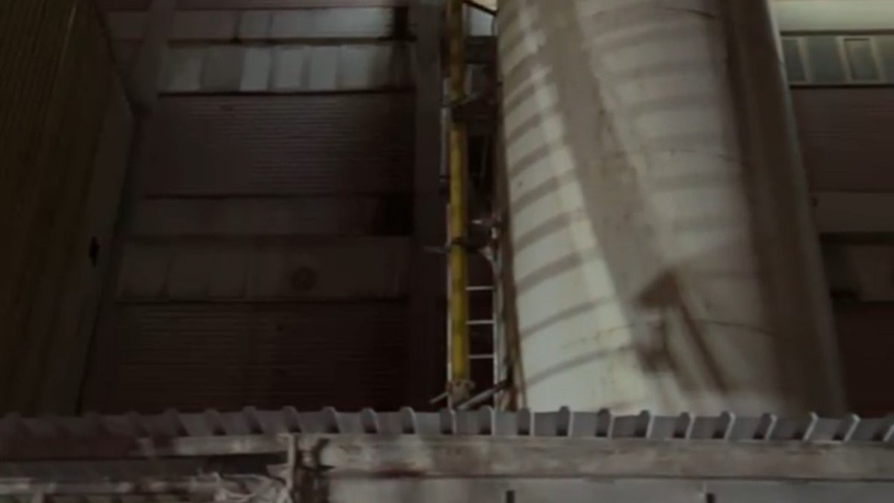 Mersin'de yem fabrikasında yangın