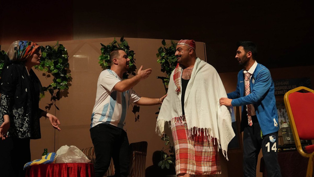 “Devamsız İşler” oyunu Keçiören’de sahnelendi