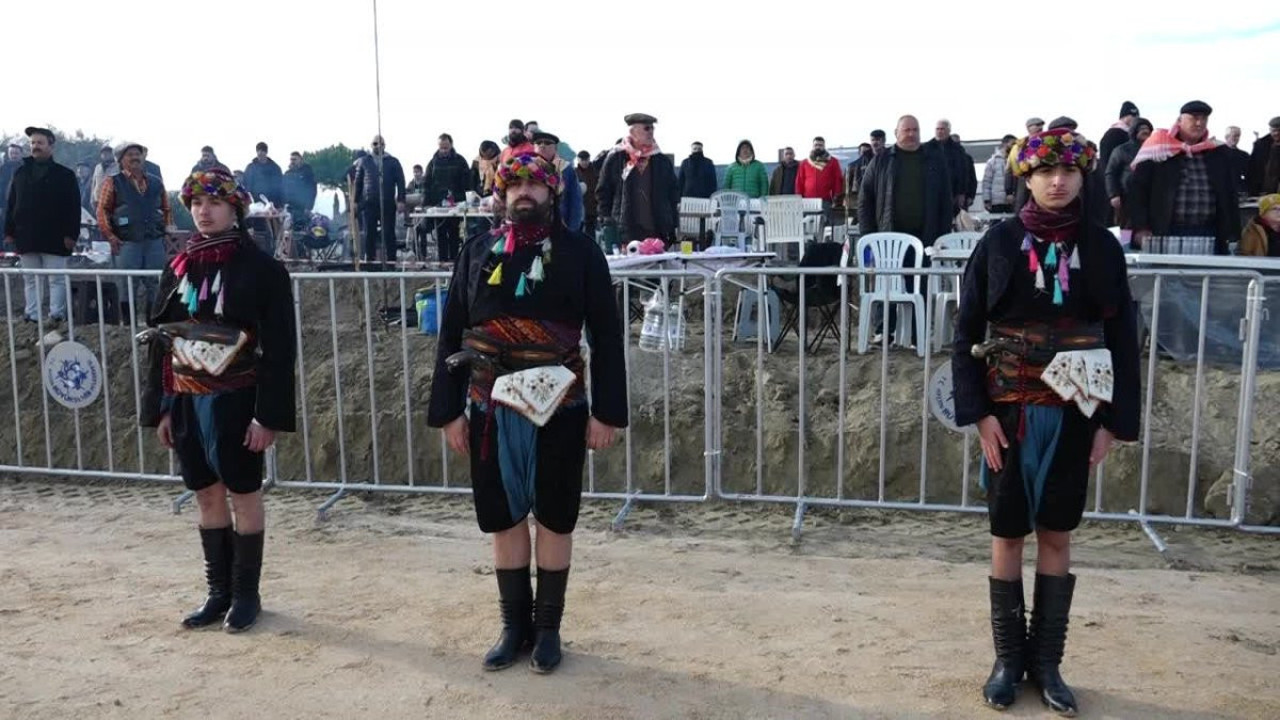 Kuşadası Deve Güreşi Festivali renkli görüntülere sahne oldu