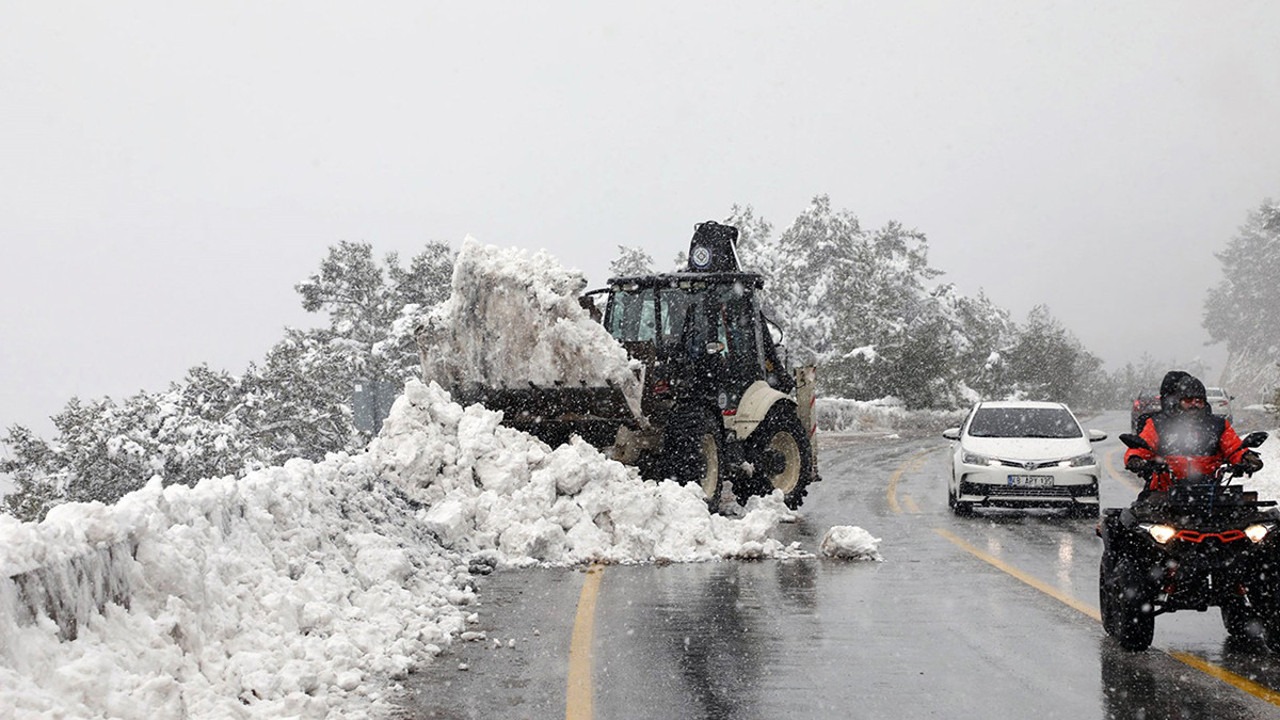 Muğla’nın ilçelerinde ekipler kar için seferber oldular