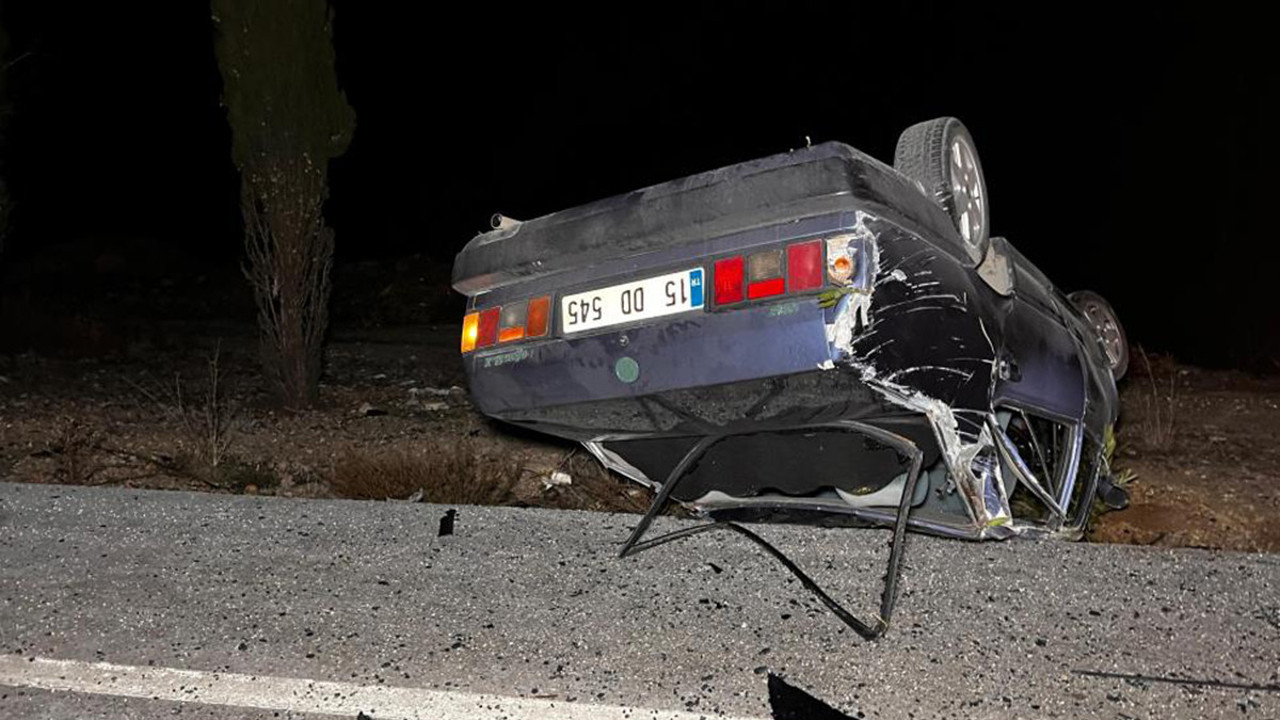 Burdur'da gizli buzlanma kazaya neden oldu. Ters dönen araçta 1 kişi yaralandı