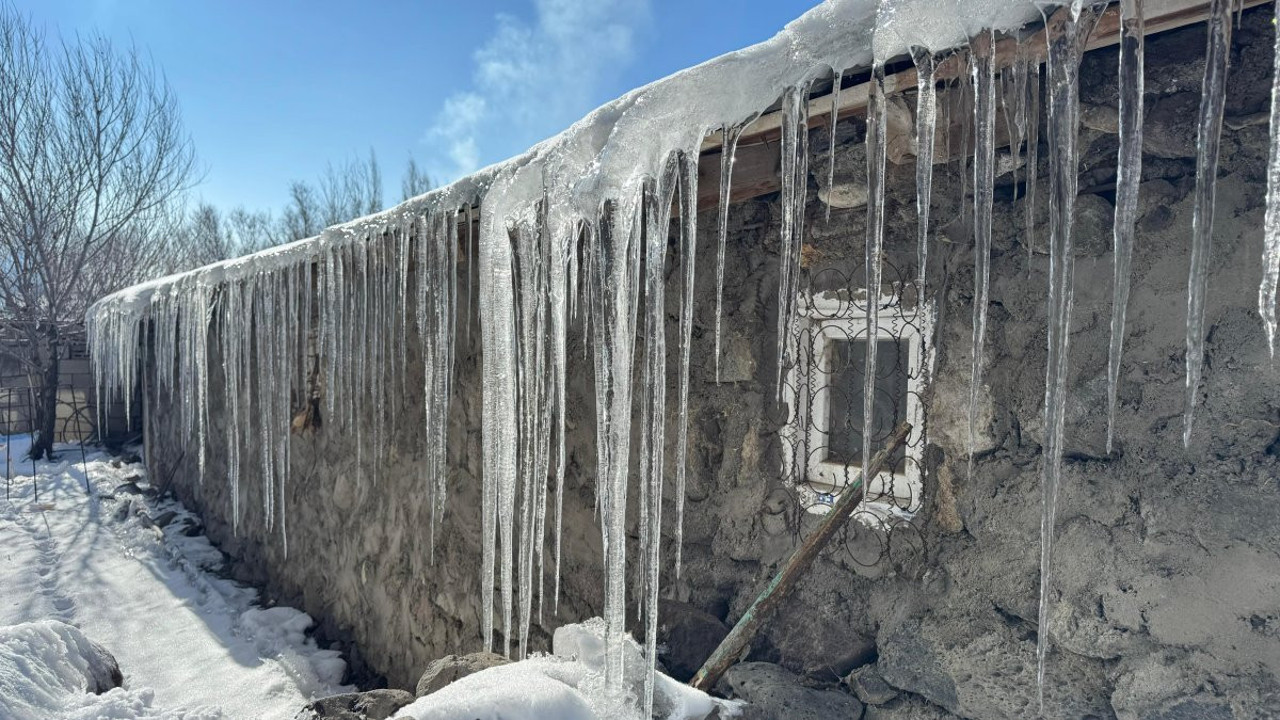 Ağrı eksi 19’i gördü! Nehir ve dereler buz tuttu