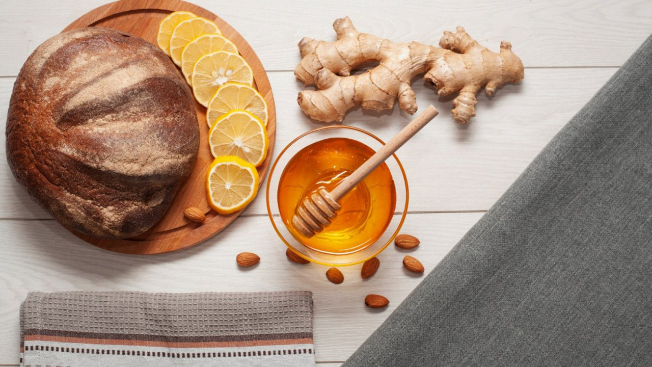 Doğal yöntemle kuru öksürüğü kesin: Bal, karanfil ve zencefil mucizesi