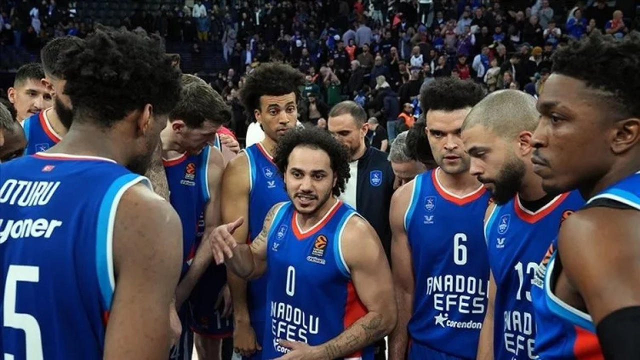 Anadolu Efes, Euroleague'de zorlu deplasmanlarda