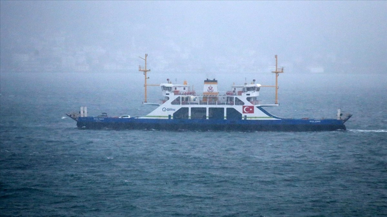 Çanakkale'de feribot seferlerine fırtına engeli (14 Ocak 2025)