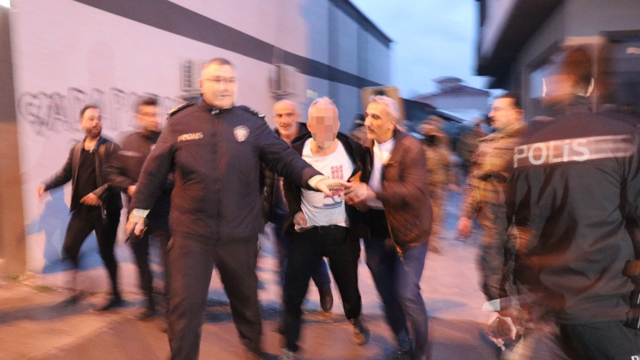 Sakarya'da vahşet: Eski polis, sevgilisini boğazından defalarca bıçakladı