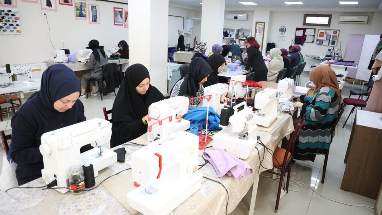 Kursta hem öğreniyorlar hem üretiyorlar