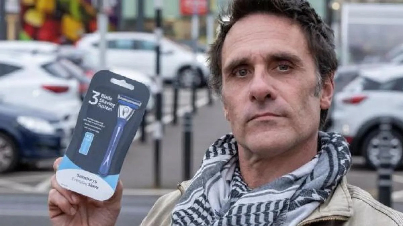 Tıraş bıçağıyla kendini kesti! Yüz binlerce lira tazminat kazandı