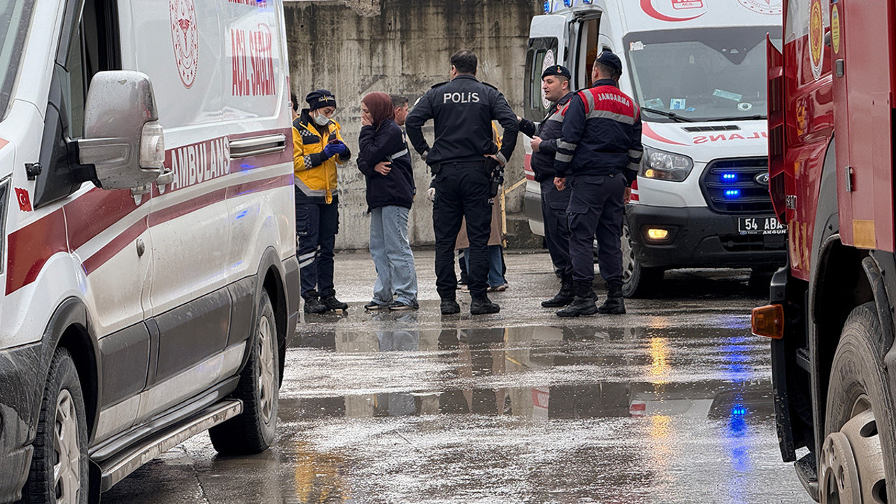 Yalıtım fabrikasında korkutan yangın! 2'si ağır 4 yaralı