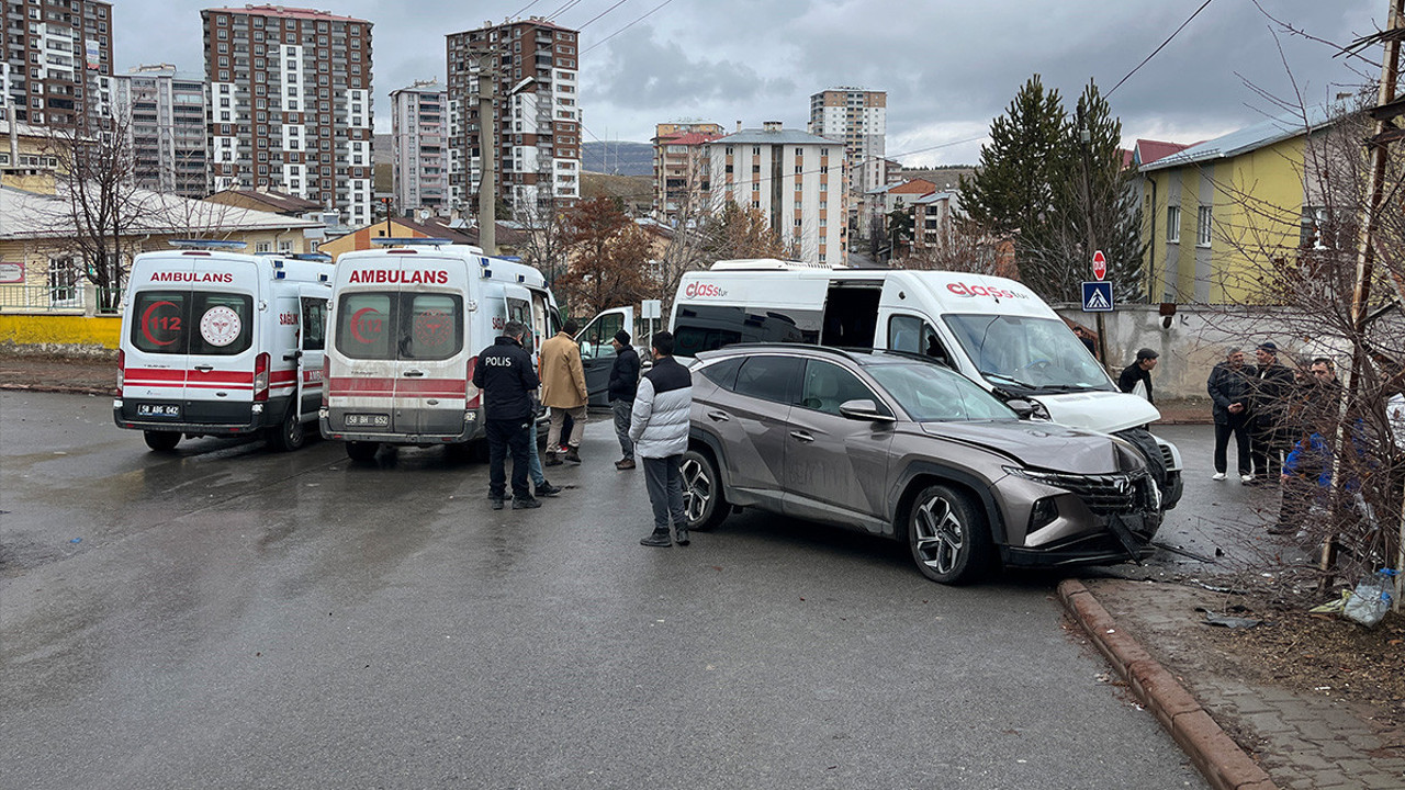 Sivas’ta öğrenci servisi kaza yaptı! ‘Dedeme gidecektim ‘ diye ağladı