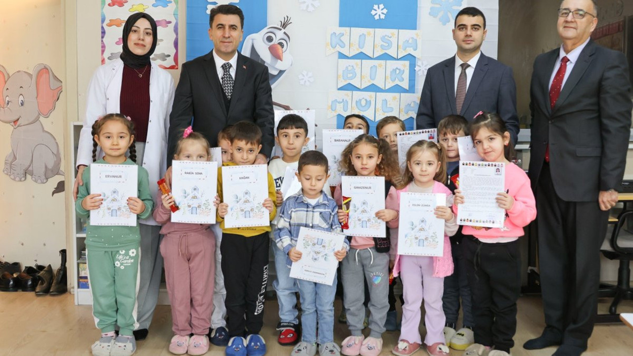 Bilecikli minik öğrenciler ilk karne heyecanı yaşadı