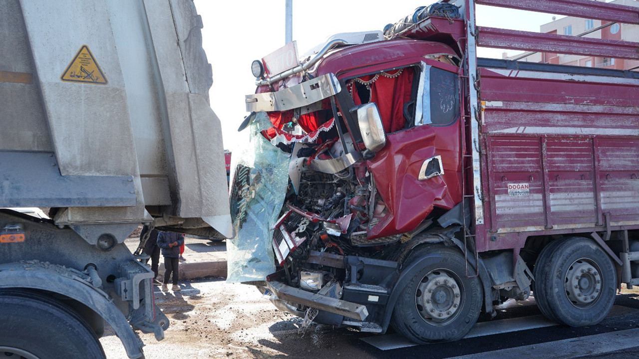 Diyarbakır’da 5 araç birbirine girdi! 2’si çocuk 3 yaralı