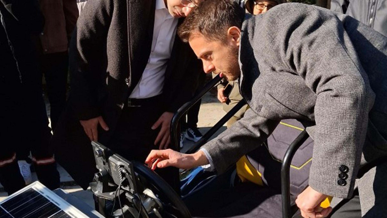 Liseliler, güneş enerjisiyle çalışan araç geliştirdi