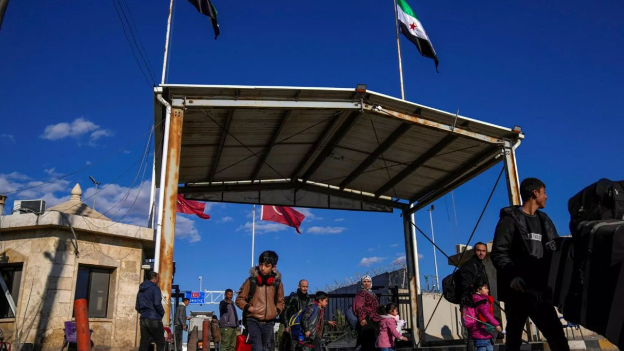 Suriye'deki yeni yönetimden karar. Üç ülkenin mallarının girişi yasaklandı