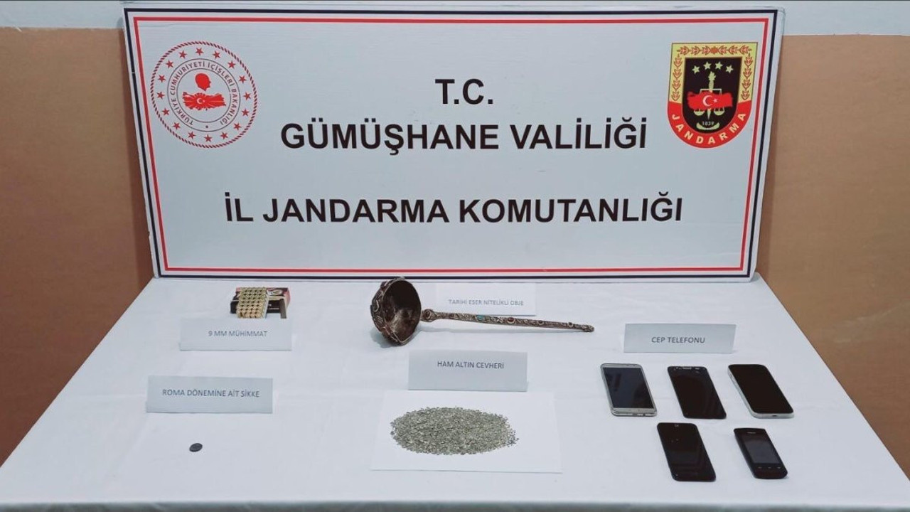 Gümüşhane’de tarihi eser operasyonu: Metal kepçe, sikke ve altın cevheri ele geçirildi