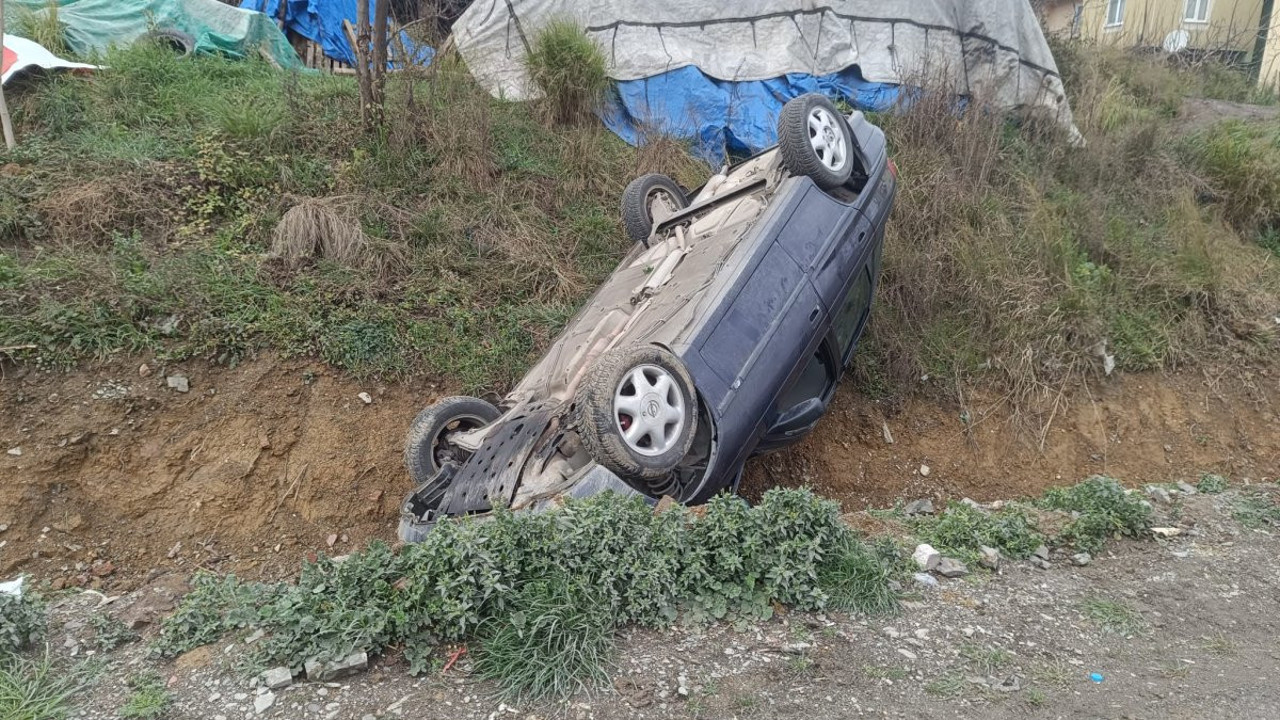 Samsun'da sürücü takla atıp su kanalına düştü