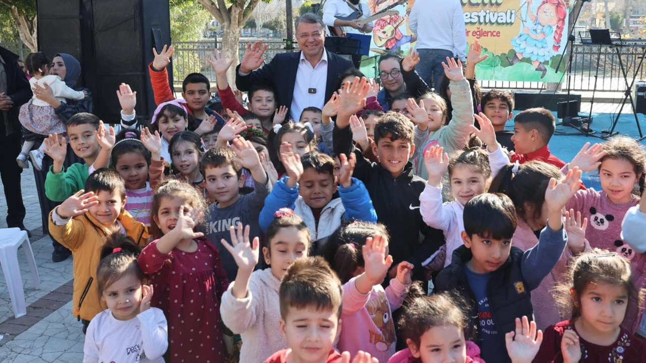 Silifke'de çocuk festivali: Ara tatilde karne hediyesi