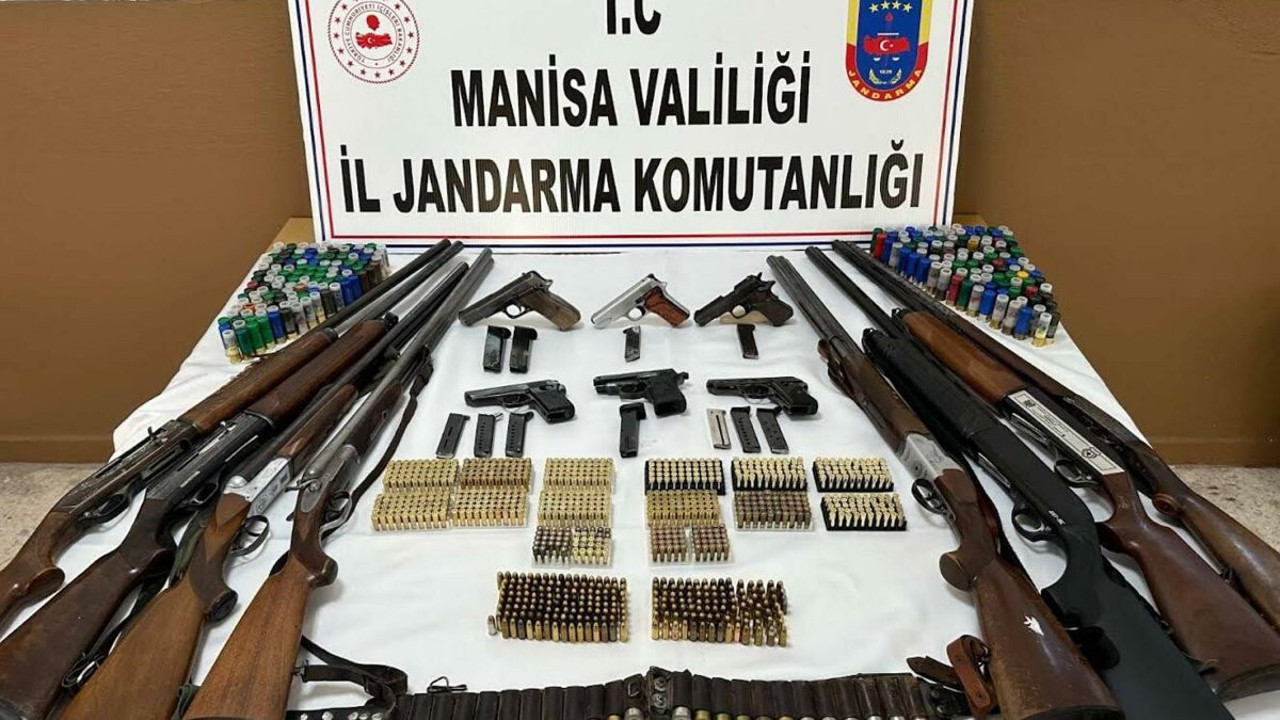 Manisa'da ruhsatsız silah operasyonu