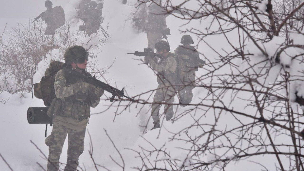 Mehmetçiğin nefesi teröristlerin ensesinde: 4 PKK’lı etkisiz hale getirildi