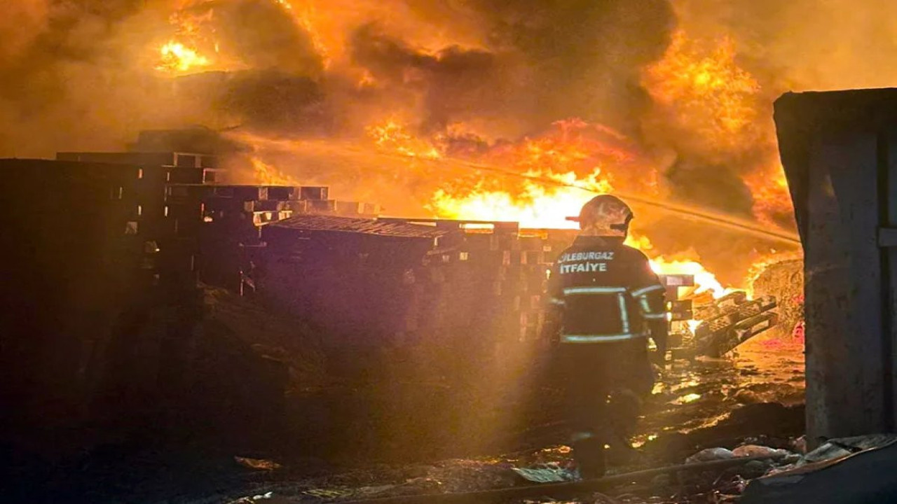 Hurda deposunda yangın faciası! Alevler gökyüzüne yükseldi