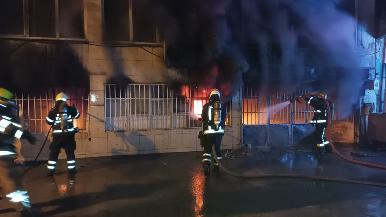 Bursa'da, 3 katlı tekstil atölyesi küle döndü