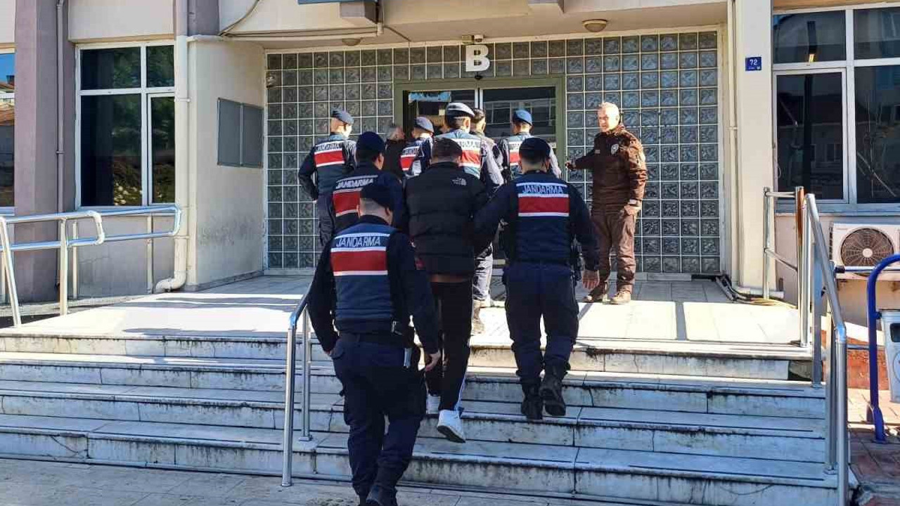 Düğün salonunda korku dolu anlar! 2 kişi 1 kişiyi bıçakladı