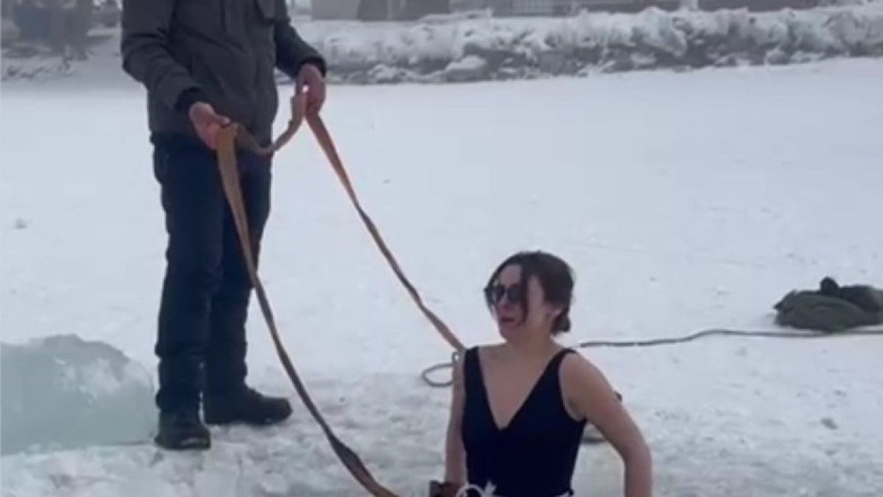 Eksi 20 derecede buz gibi suya daldı
