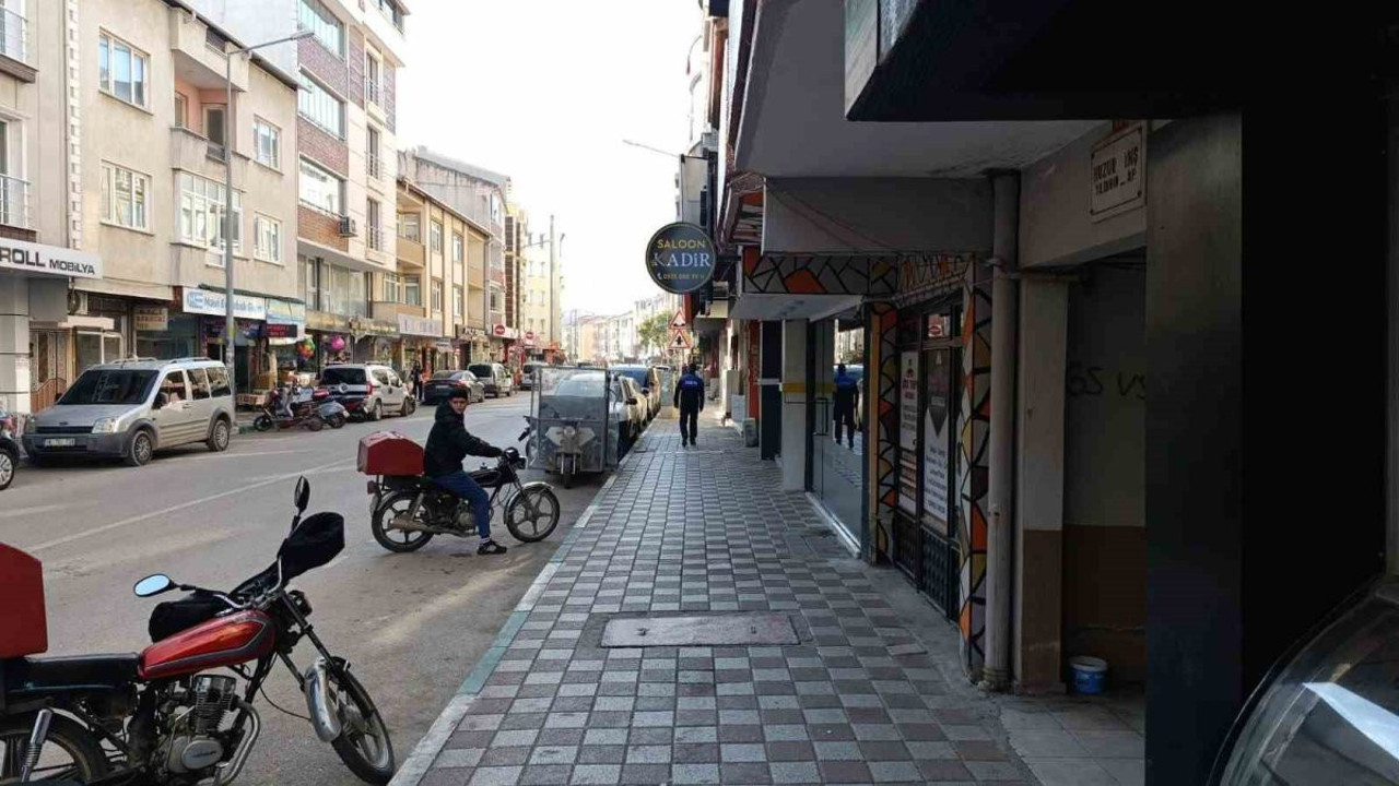 Karacabey’de kaldırım işgalleri sona erdi