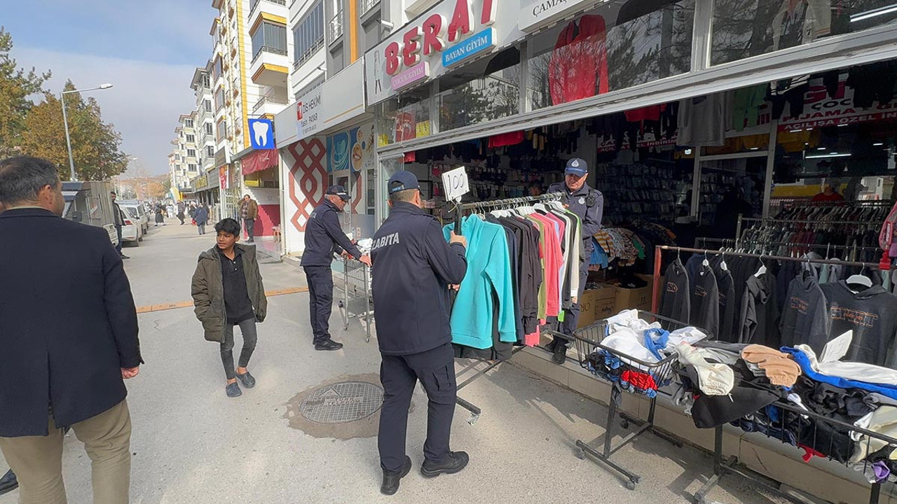 Zabıtadan kaldırım ve yol işgali denetimi