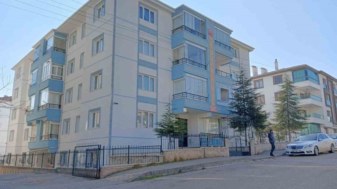 Bir aile böyle yok oldu! Önce eşini bıçaklayarak öldürdü ardından intihar etti