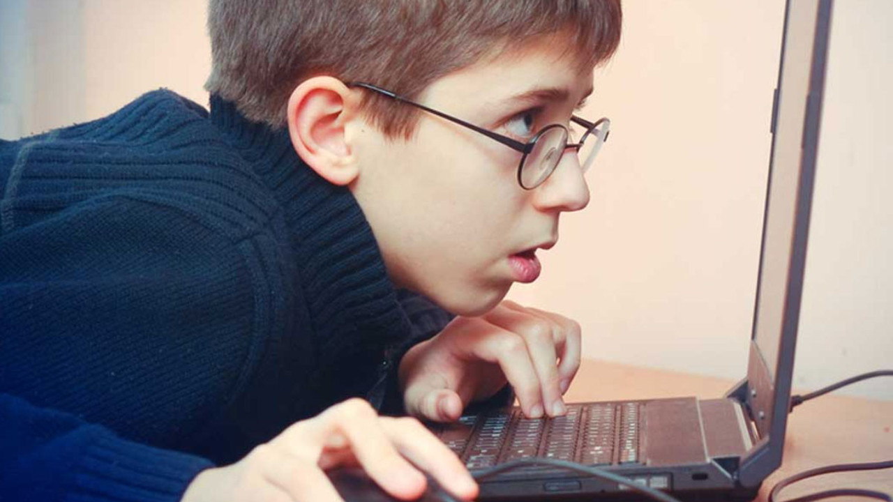 Uzmanından ebeveynlere uyarı! Çocukların internet kullanımının sakıncaları