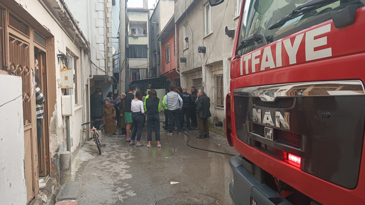 Bursa'da 4 katlı binada çıkan yangın korkuttu