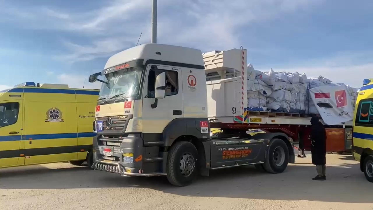 Türkiye'den gönderilen yardım malzemeleri Gazze'ye ulaştı
