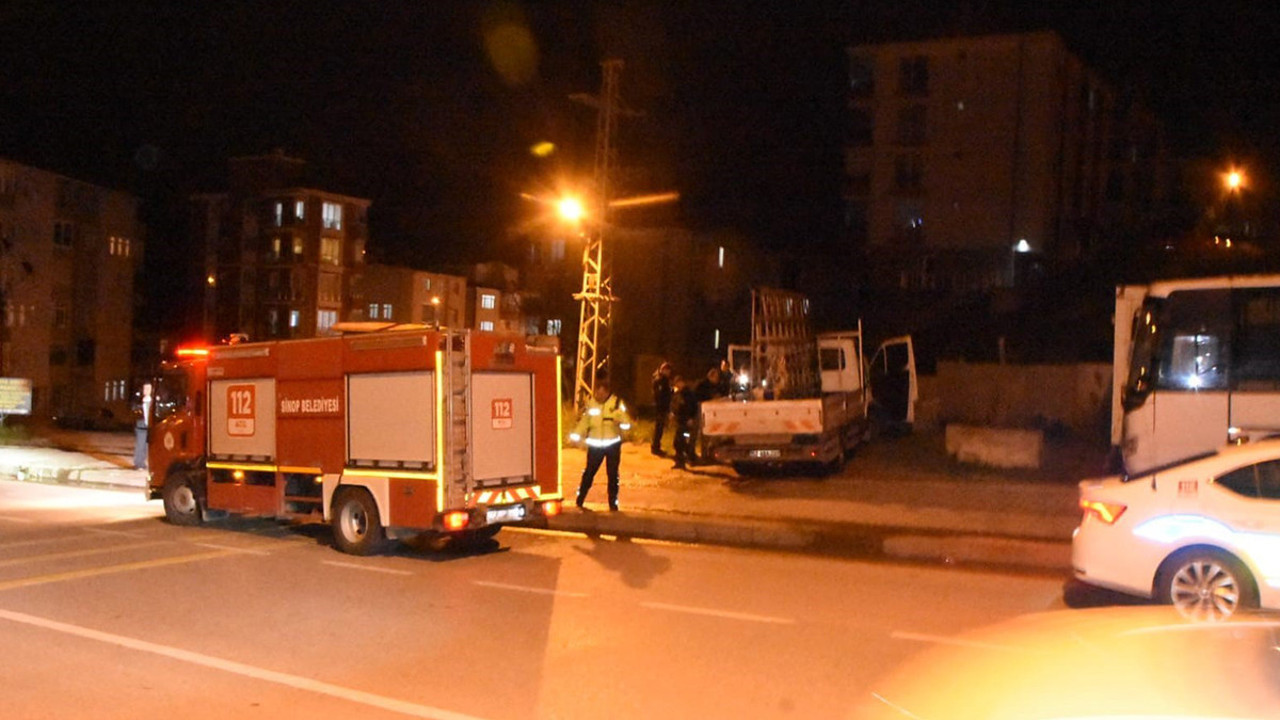 Park halindeki kamyonette yangın çıktı