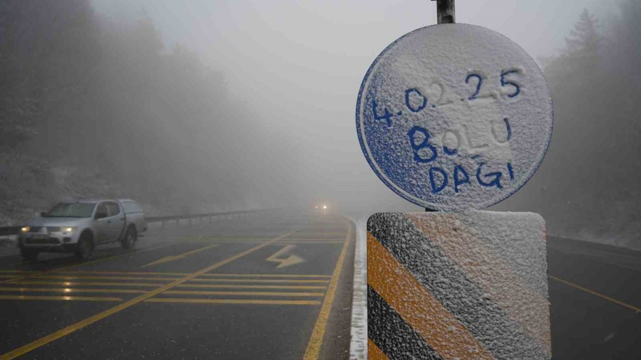Bolu Dağı’nda kar ve sis etkili oluyor: Görüş mesafesi azaldı