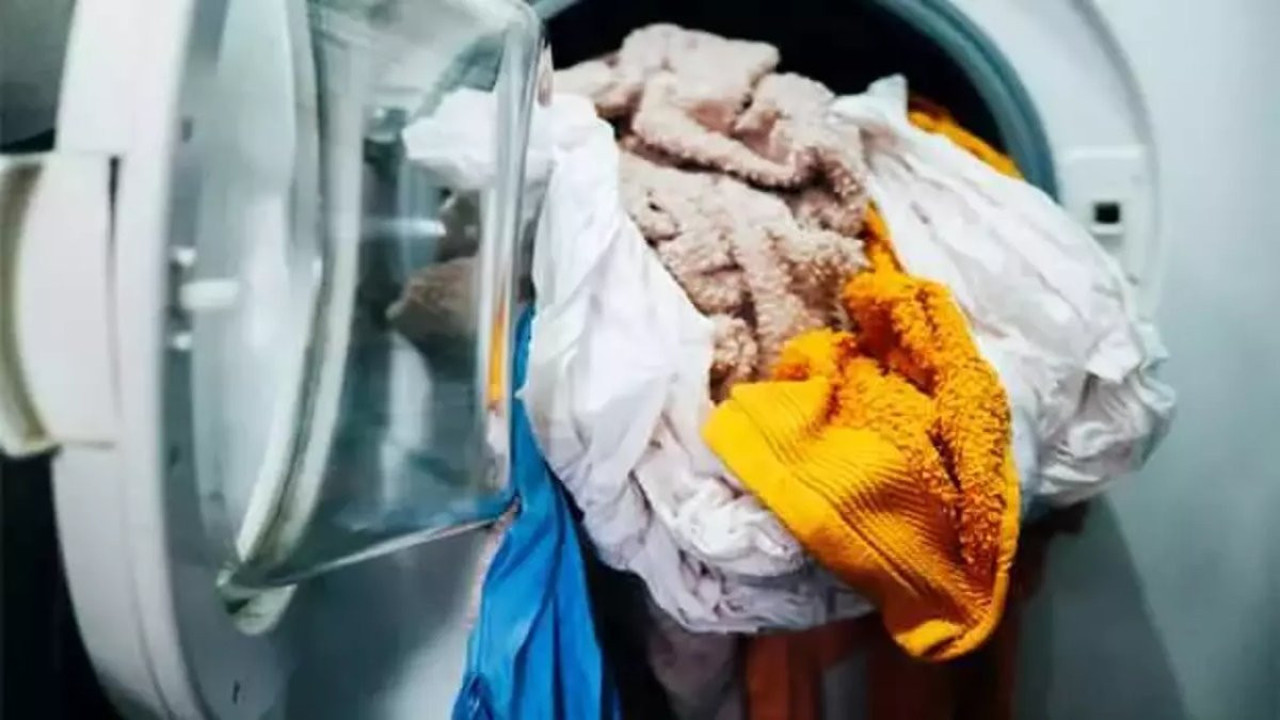 Havluları çamaşırlarla birlikte yıkayanlar büyük tehlikede! Uzmanlar uyarıyor