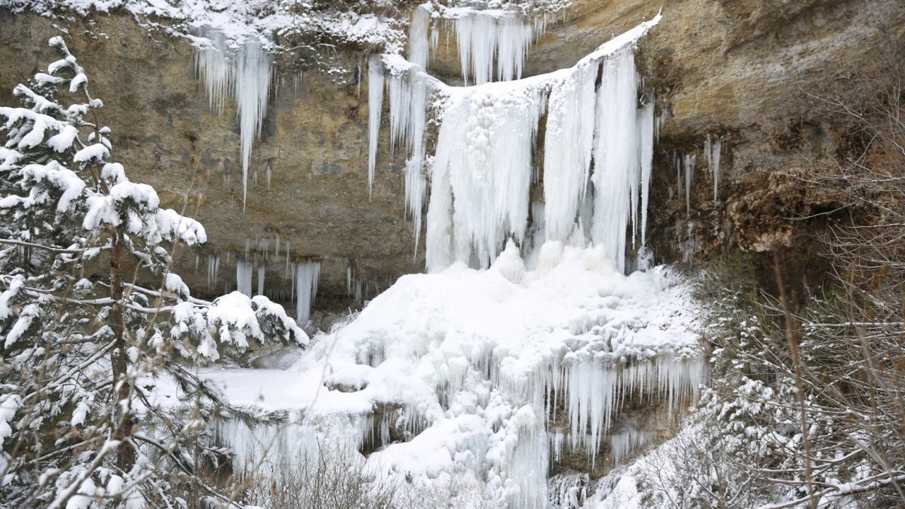 Donan şelaleden görsel şölen