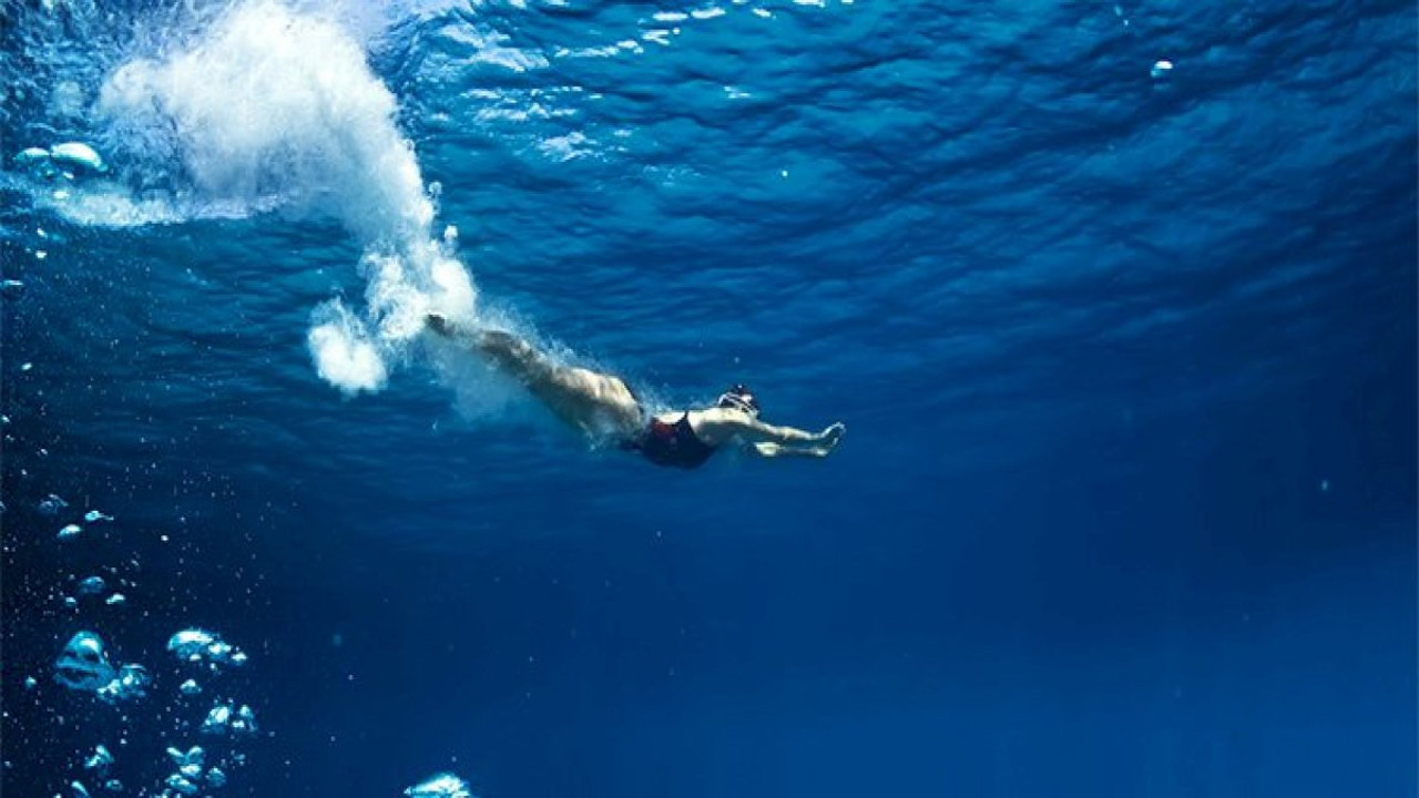 Kadınlar okyanusta yüzerek tarih yazdı! Rekorun arkasındaki bilimsel gerçekler