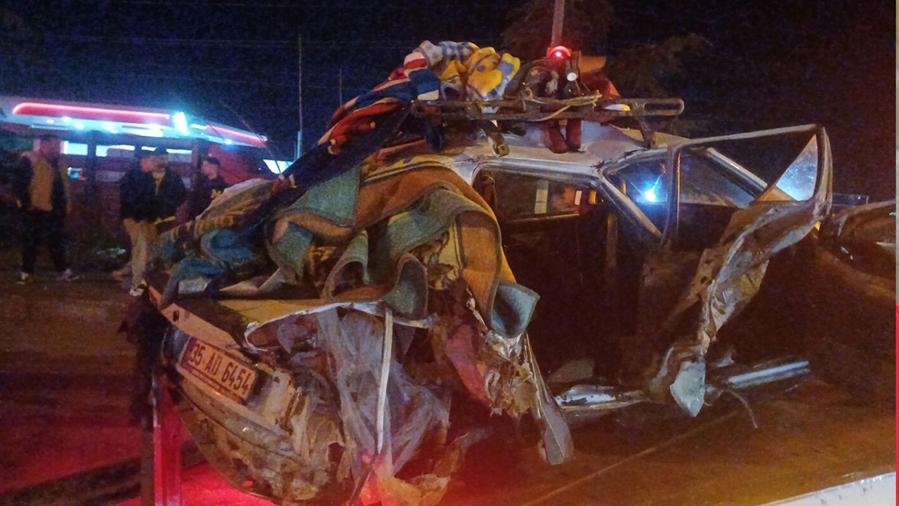 Manisa’da korkunç kaza! Otomobiller hurdaya döndü