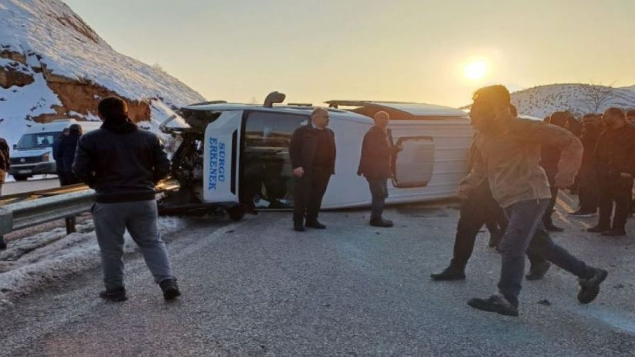 Malatya'da yolcu minibüsü devrildi!