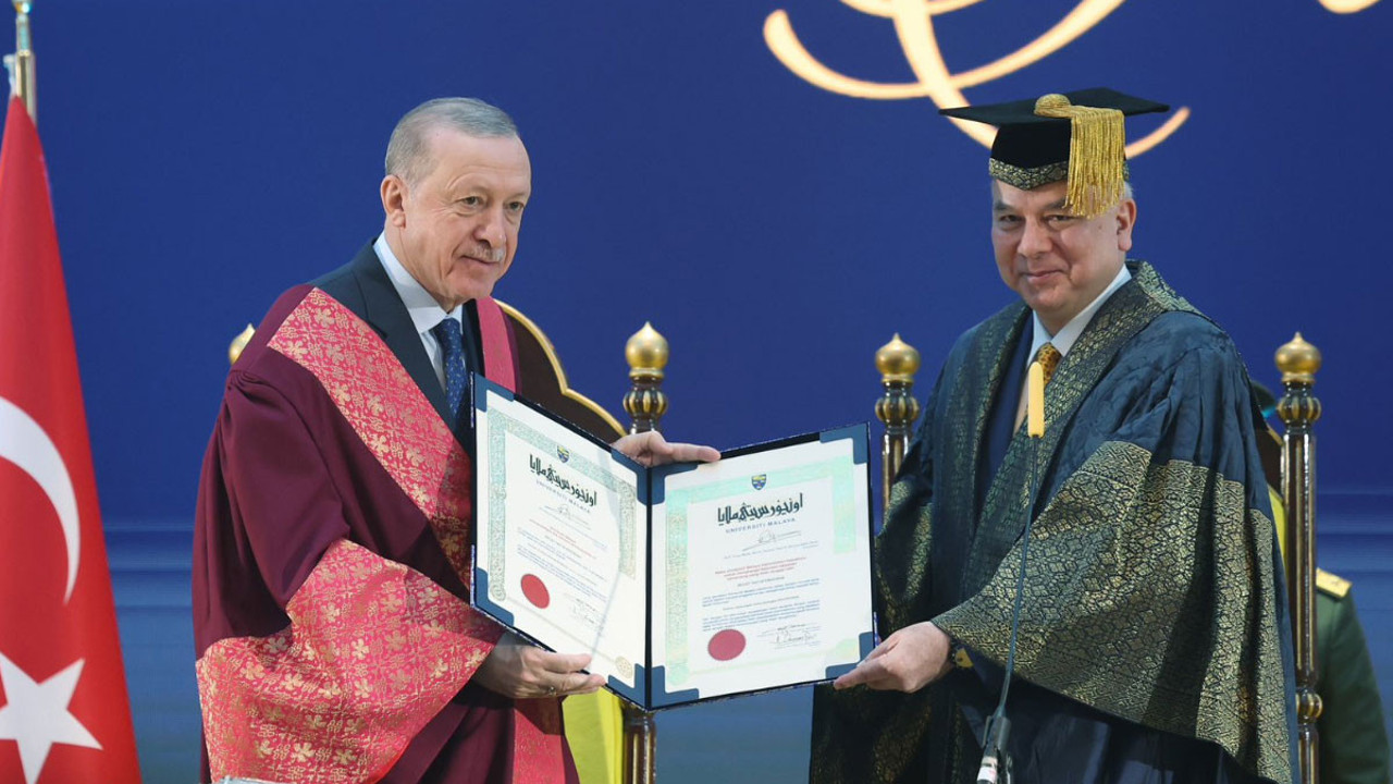 Emine Erdoğan'dan Cumhurbaşkanı Erdoğan'a Malezya'da fahri doktora beratı tevdi edilmesine ilişkin paylaşım