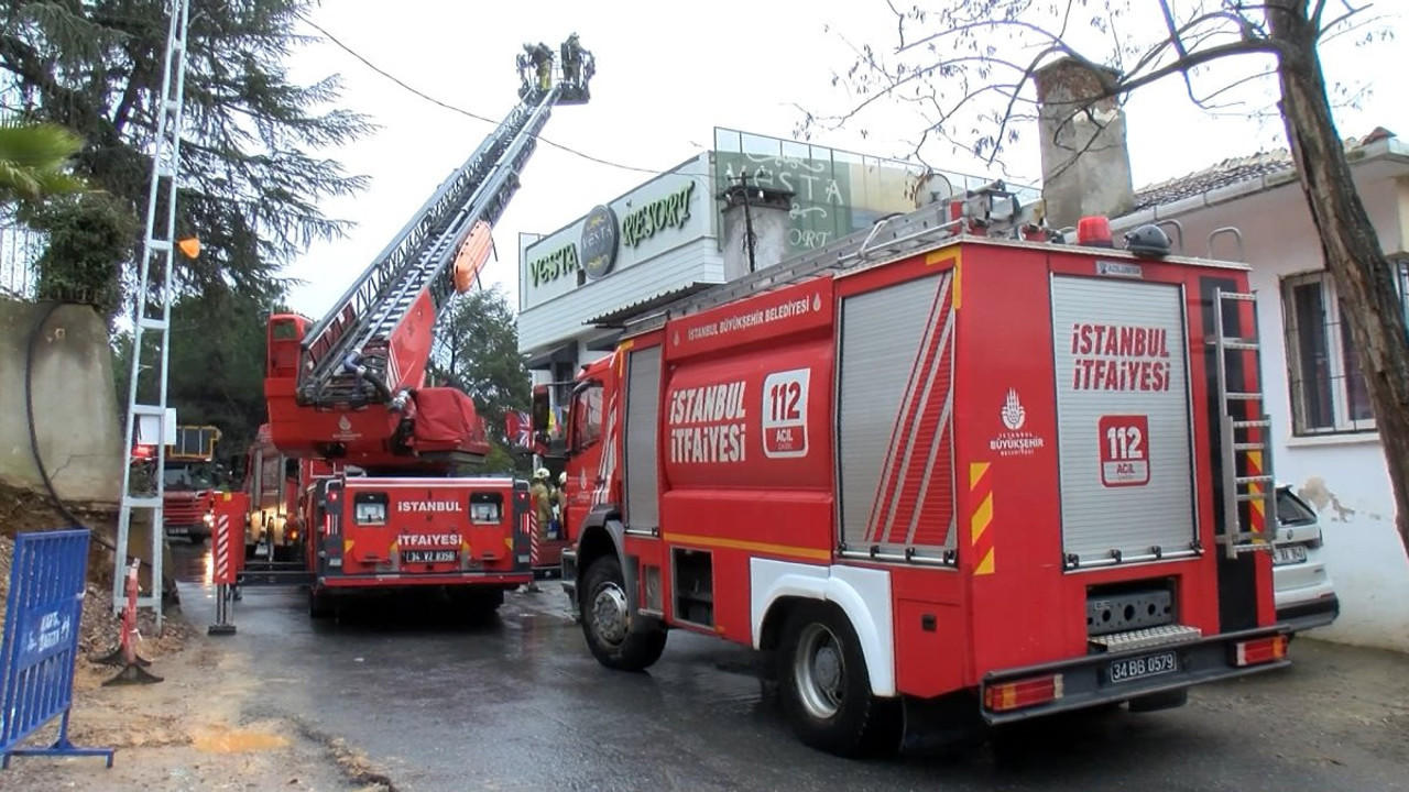 İstanbul'da 5 katlı otelde yangın! Müşteriler tahliye edildi